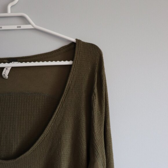 Free People Women's Sz Lrg Green Relaxed Fit Waffle Knit Thumb Holes Casual Top - Picture 5 of 13